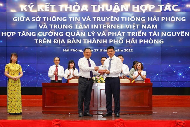 Lễ ký thỏa thuận hợp tác giữa VNNIC và Sở TT & TT Hải Phòng