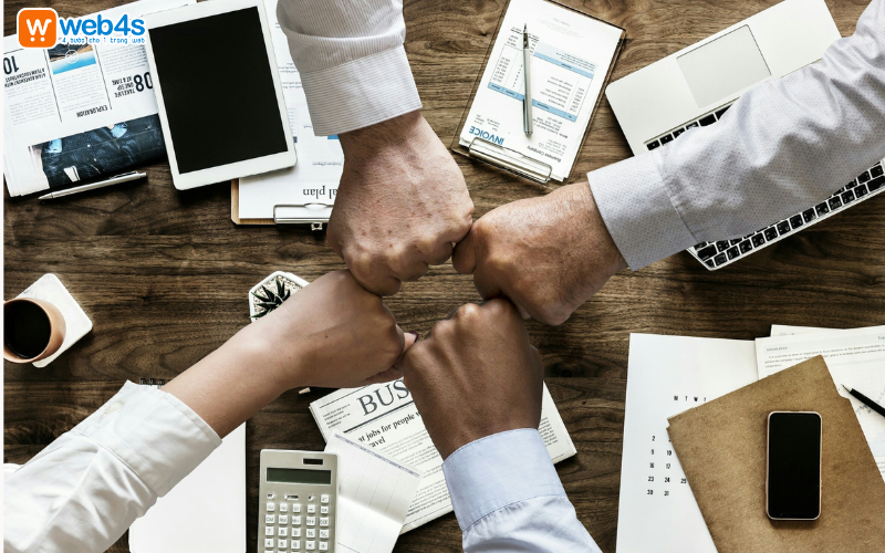 Tối ưu chi phí vận hành khi thiết kế website dịch vụ xe tải cẩu